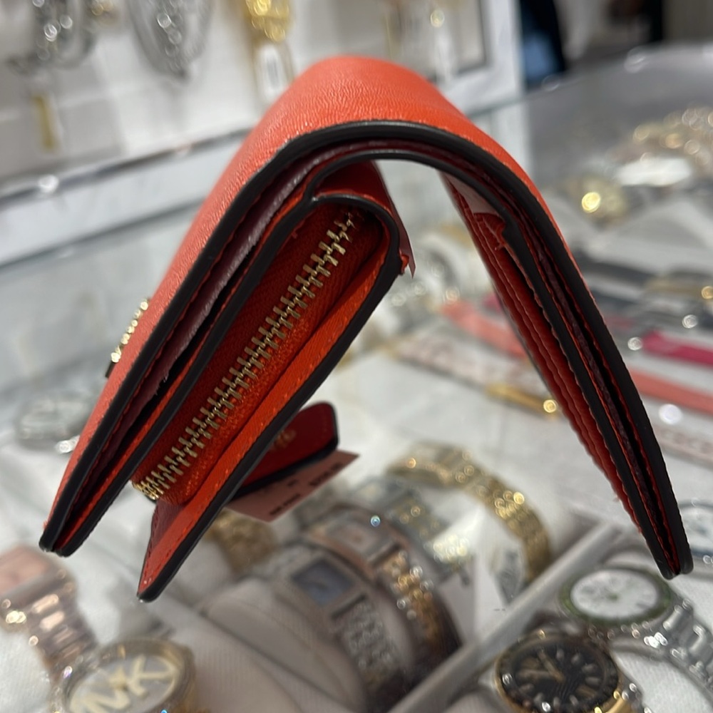 MICHAEL KORS Medium Crossgrain Leather Bifold Wallet ZP CN
Red Clay 
NWT - Picture 11 of 16